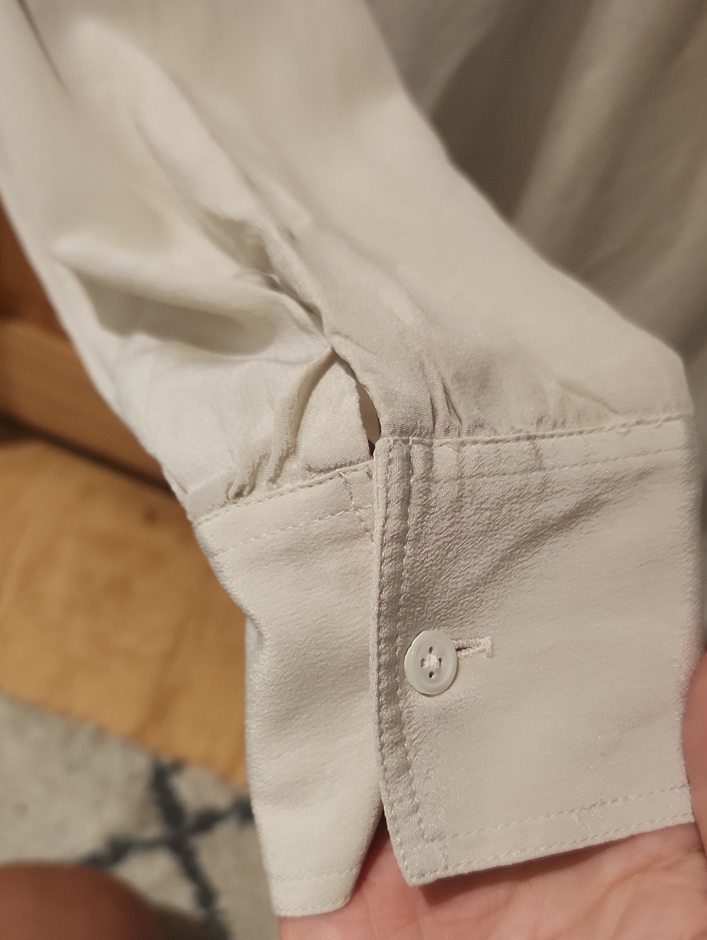 Everlane Silk Blouse Shirt Long Sleeve Size 2 Beige - Picture 7 of 8